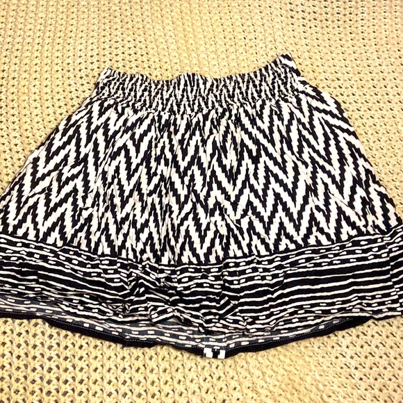 Charlotte Russe Skirt - Picture 2 of 2